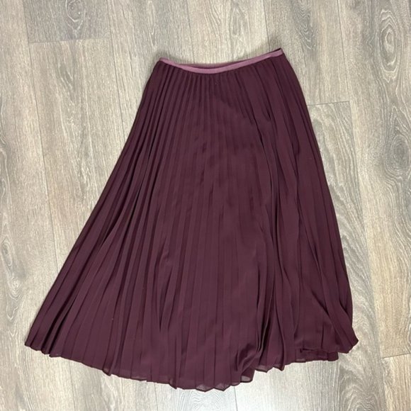 Aritzia Babaton Jude Skirt High Waisted Pleated Midi Burgundy Size Small - Picture 4 of 14